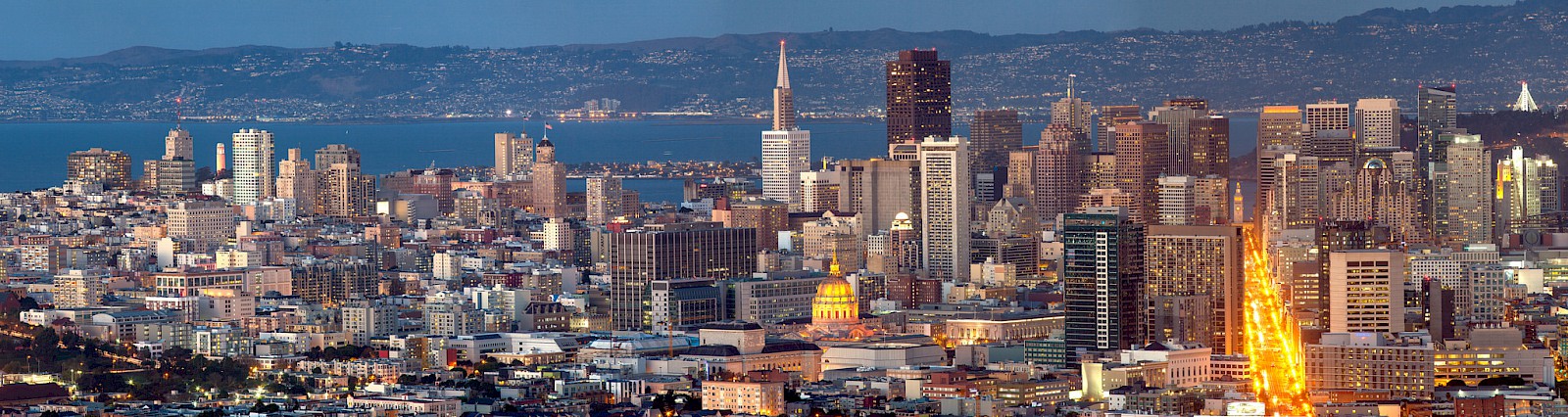 San Francisco skyline, photo by Andrew Kearns at [Flickr](https://flic.kr/p/pNEazS)